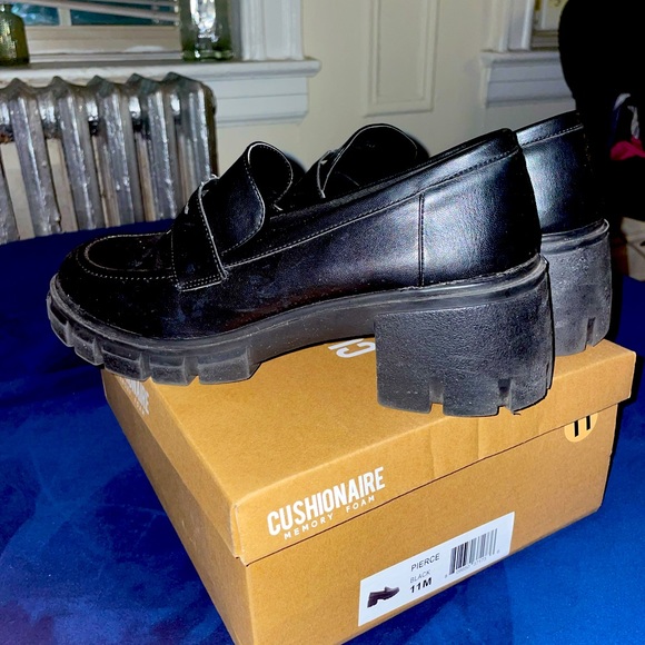 Cushionaire memory foam loafers w/ heels Size US 11 - Picture 2 of 4